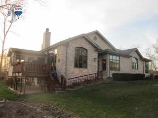 82 Deer Haven Ct, Crete, IL 60417-1968