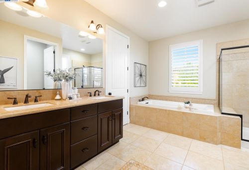 4373 Lee Thompson St, Pleasanton, CA 94568-6800