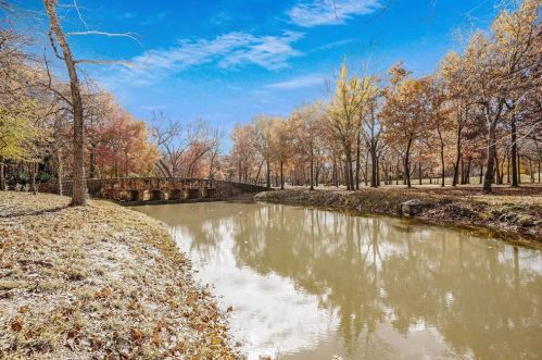 7200 Brady Oaks Dr, Fort Worth TX  76135-9055 exterior