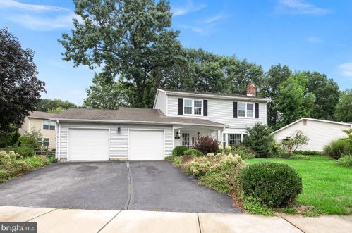 16 Clifford E Harbourt Dr, Trenton, NJ 08690-3311
