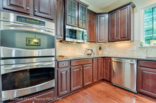 65 Pate Dr, Middletown, NJ 07748-1749