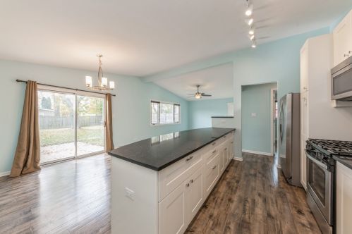 2511 Fulle St, Rolling Meadows, IL 60008-2935
