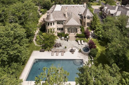 1324 Trapp Ln, Northfield, IL 60093-1633