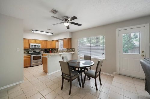 203 Oxford Dr, Conroe TX  77303-1811 exterior