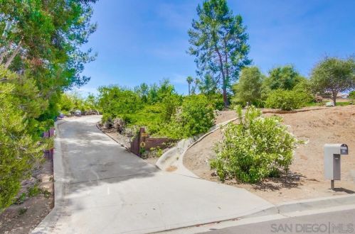 833 Norse Ln, Escondido, CA 92025-6344
