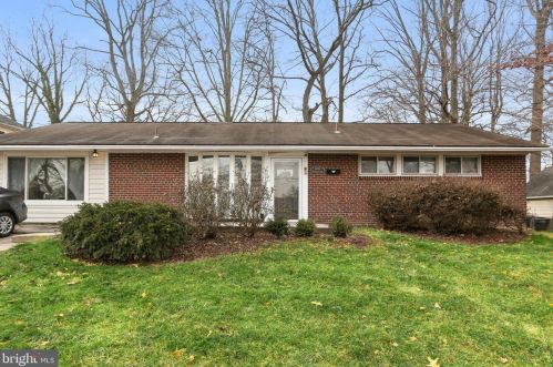7204 Halifax Pl, Springfield VA  22150-3718 exterior