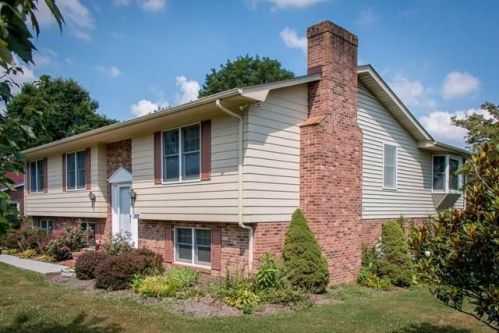 28249 Lee Hwy, Meadowview, VA 24361-3005