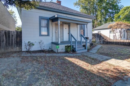 518 Davis St, Vacaville, CA 95688-4605