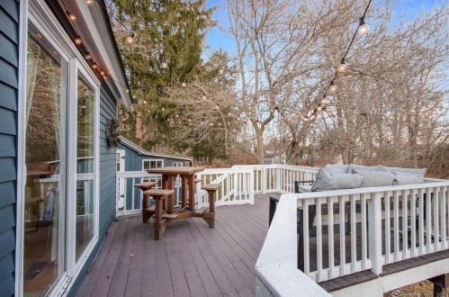 548 Middlefield St, Middletown CT  06457-3553 exterior