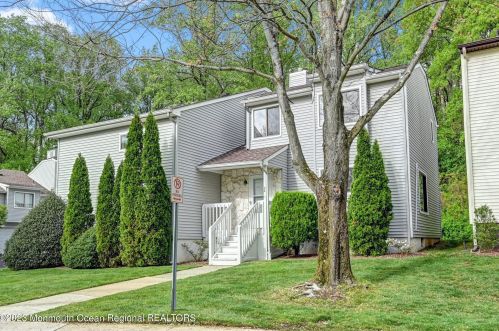 26 Kennedy Ct, Middletown, NJ 07748-3532