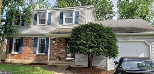 721 Bentley Ln, Somerdale, NJ 08083-2509