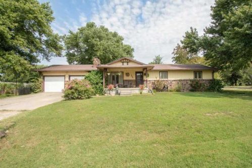 204 6th St, Douglass, KS 67039-3900