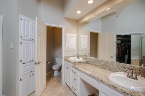 210 Wellington Rd, Irving TX 75063-7201 exterior