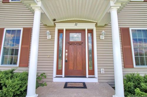27 Whitney Ct, Plymouth, CT 06782-2123