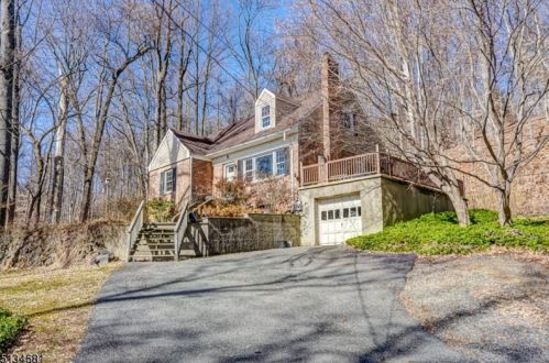 2 Ghost Pony Rd, Berkeley Heights, NJ 07922-2121