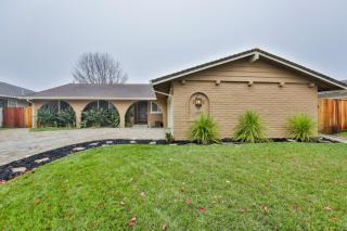 7671 Santa Barbara Dr, Gilroy, CA 95020-5320