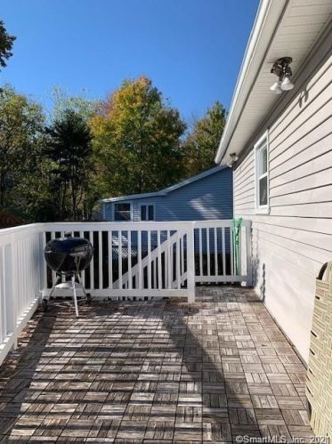 2 Country Club Ct, Norwalk CT  06851-5601 exterior