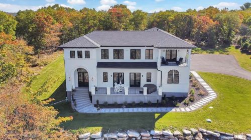 509 Cedar Ridge Dr, Glastonbury, CT 06033-1849