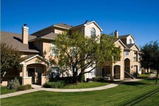 9032 Dugas Dr, San Antonio TX  78251-4128 exterior