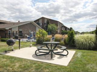136 Greenway Trl, Carol Stream IL  60188-1623 exterior
