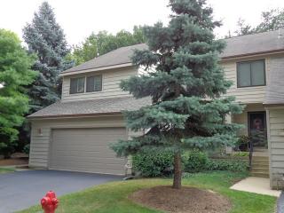 1512 Kirkwood Dr, Geneva, IL 60134-1660