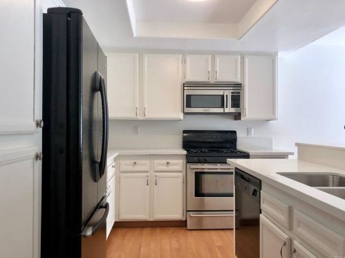 325 Melrose Dr, Vista CA  92081-6627 exterior