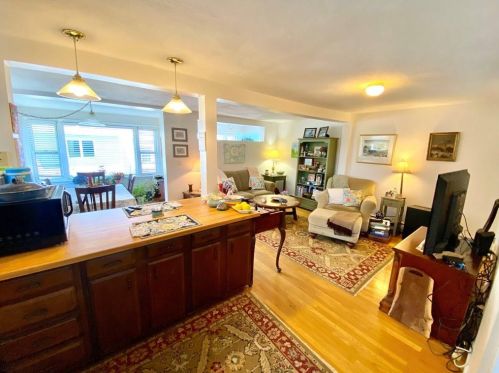 3 Crest St, Middletown RI  02842-6016 exterior