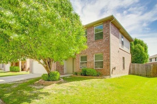 937 Canary Dr, Fort Worth, TX 76131-8818