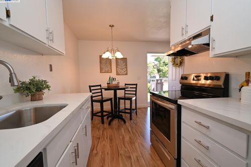 25072 Copa Del Oro Dr, Hayward, CA 94545-2577