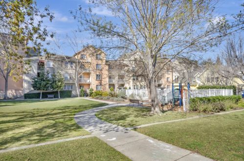 2255 Showers Dr, Mountain View CA  94040-1277 exterior