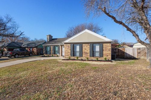 3901 Strawberry Ct, Fort Worth TX  76137-1639 exterior
