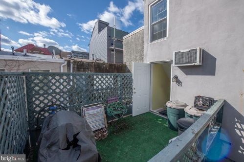 605 20 St, Philadelphia PA 19140-1005 exterior