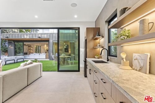 15754 Morrison St, Van Nuys CA  91436-1544 exterior
