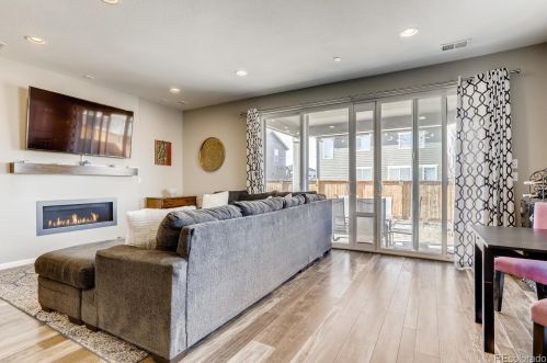 203 Kewaunee Way, Aurora CO 80016-4327 exterior