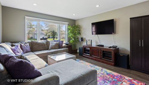 416 Essex Pl, Carol Stream IL  60188-9200 exterior