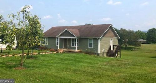 54 Hickorywood Ct, Harpers Ferry, WV 25425-3206