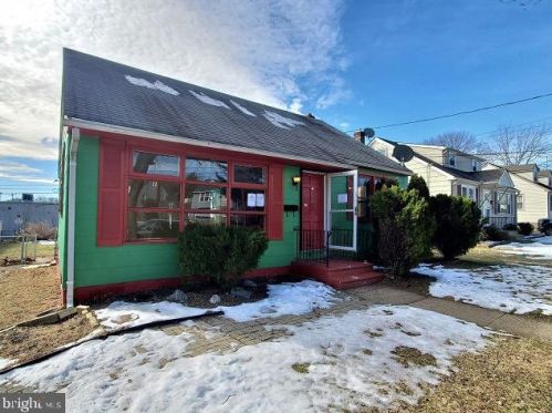 15 Station Ave, Somerdale, NJ 08083-1329