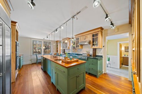 1 Sandown Rd, Chester, NH 03036-4219