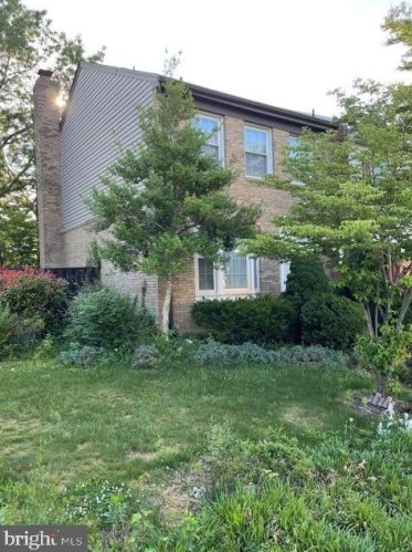 2100 Pilgrim Dr, Woodbridge, VA 22192-2343