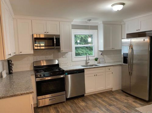 15 Saville St, Windsor CT  06095-4450 exterior