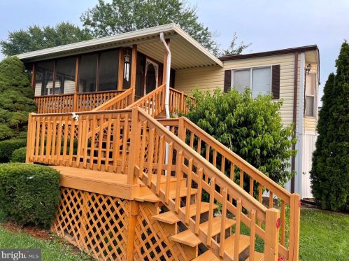 155 Westbrook Dr, Ephrata, PA 17522-9510