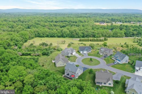 463 Deerfield Village Dr, Shepherdstown WV  25443 exterior