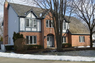 1401 Stevenson Dr, Green Oaks, IL 60048-2572