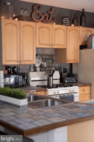 266 Haddon Ave, Camden NJ  08107-1313 exterior