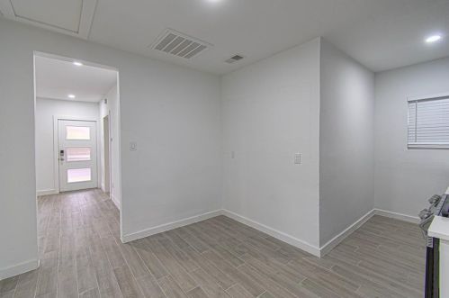 2735 Grafton Ave, Dallas TX  75211-5711 exterior