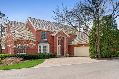 29 Regent Wood Rd, Northfield, IL 60093-2728