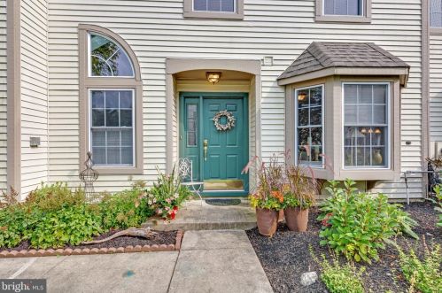 13 Sandhurst Dr, Mount Laurel, NJ 08054-6290