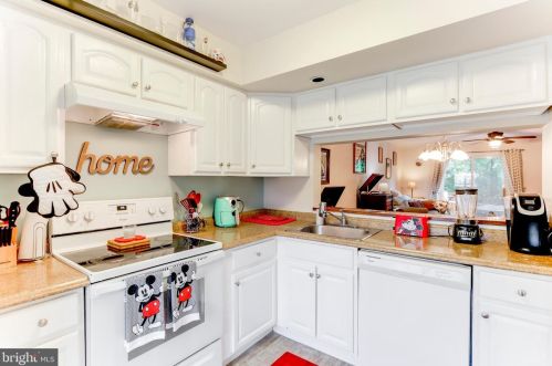 9656 Hastings Dr, Columbia, MD 21046-1915