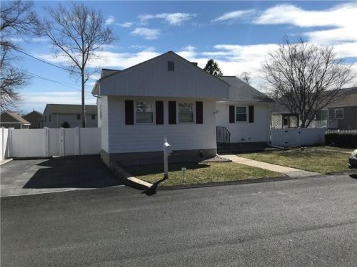 17 Di Guilio Dr, Providence, RI 02911-1405
