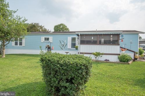 115 Dovefield Dr, Lancaster PA  17603-4687 exterior